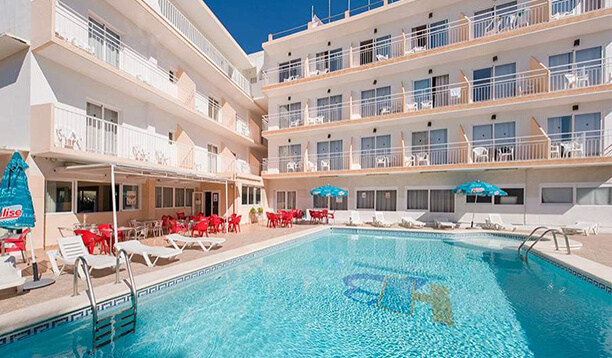 https://www.apartamentosbonsol-ibiza.com/wp-content/uploads/2016/02/piscina.jpg