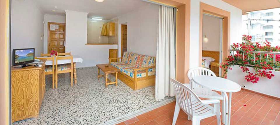 https://www.apartamentosbonsol-ibiza.com/wp-content/uploads/2016/10/2.jpg