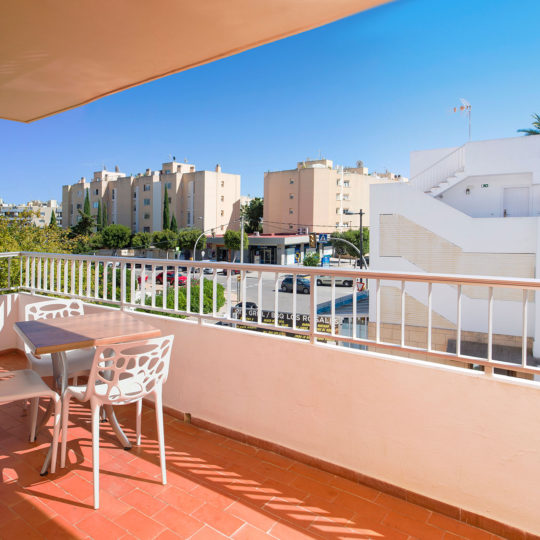 https://www.apartamentosbonsol-ibiza.com/wp-content/uploads/2016/10/miniatura-8-540x540.jpg