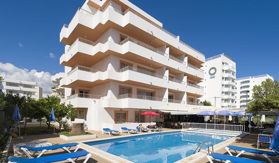 https://www.apartamentosbonsol-ibiza.com/wp-content/uploads/2017/11/fachada1-2.jpg