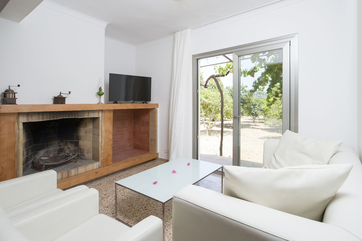 https://www.apartamentosbonsol-ibiza.com/wp-content/uploads/2019/02/cancama_02.jpg