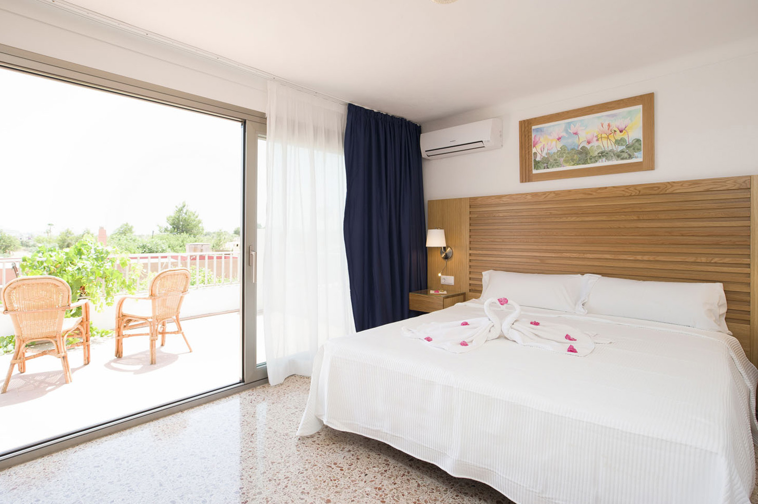 https://www.apartamentosbonsol-ibiza.com/wp-content/uploads/2019/02/cancama_04.jpg