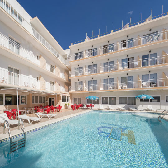 https://www.apartamentosbonsol-ibiza.com/wp-content/uploads/2020/02/FOTO-2-540x540.jpg