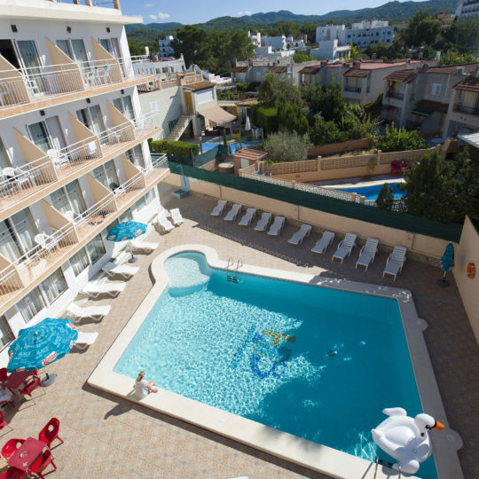 https://www.apartamentosbonsol-ibiza.com/wp-content/uploads/2020/02/FOTO-3-540x540.jpg