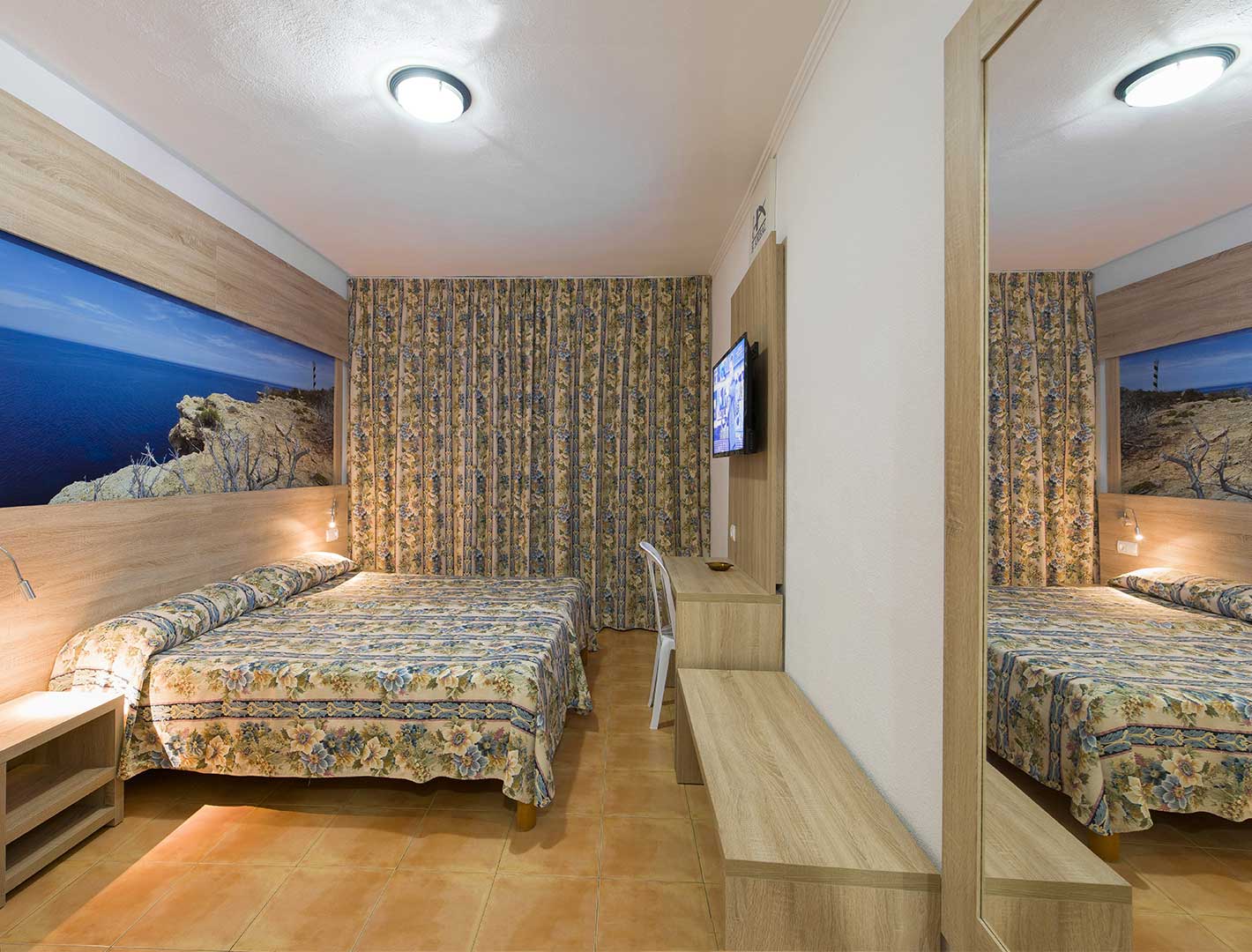 https://www.apartamentosbonsol-ibiza.com/wp-content/uploads/2020/02/superior-double-1.jpg