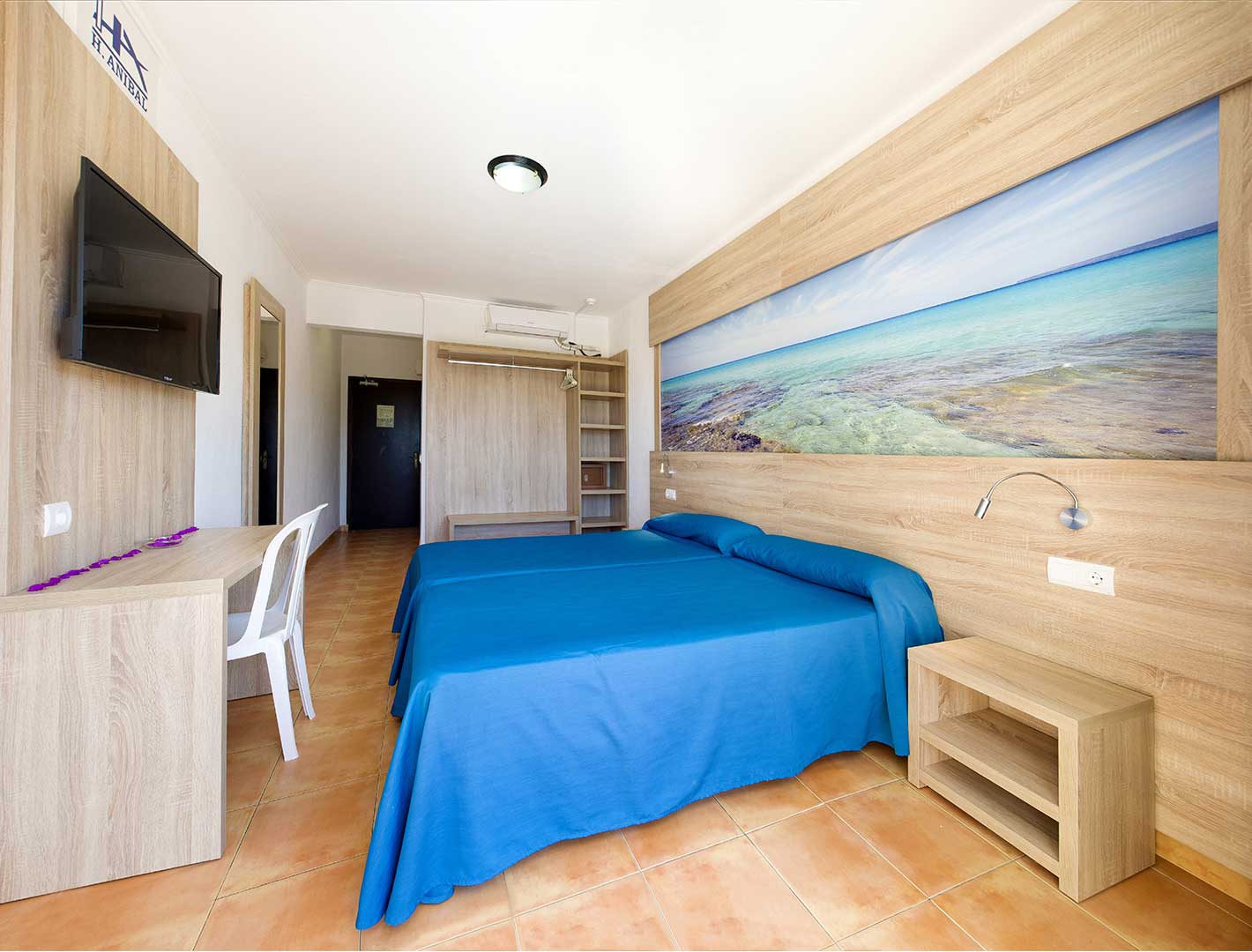 https://www.apartamentosbonsol-ibiza.com/wp-content/uploads/2020/02/superior-double.jpg